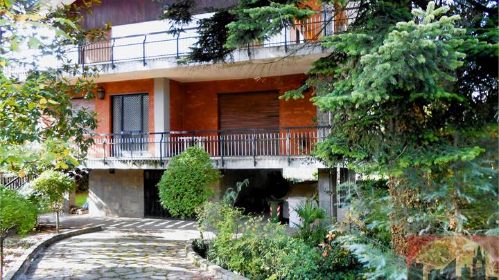 VILLA UNI-BIFAMILIARE IN VENDITA