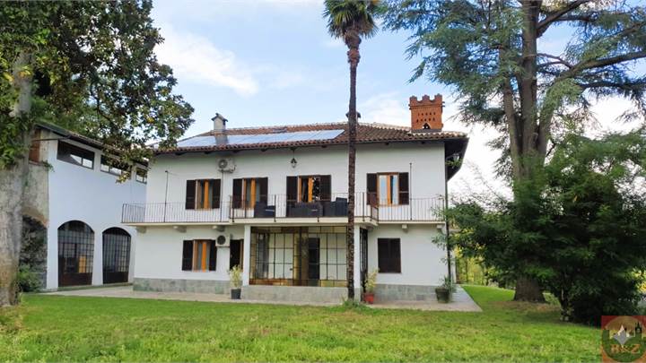 COMPLESSO RESIDENZIALE DI VILLA D'EPOCA E PERTINENZA