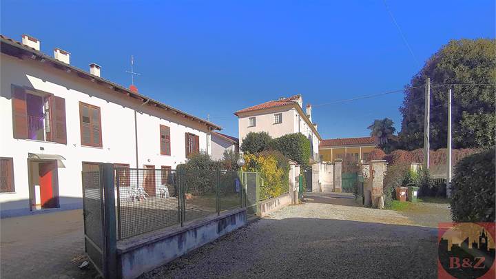 CASETTA NEL CENTRO STORICO CON GIARDINO