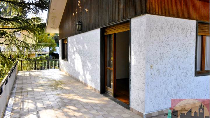APPARTAMENTO IN VILLA BIFAMILIARE 
