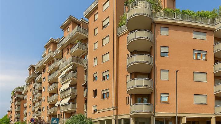 APPARTAMENTO 4 VANI IN NUDA PROPRIETA' CON AUTORIMESSA 